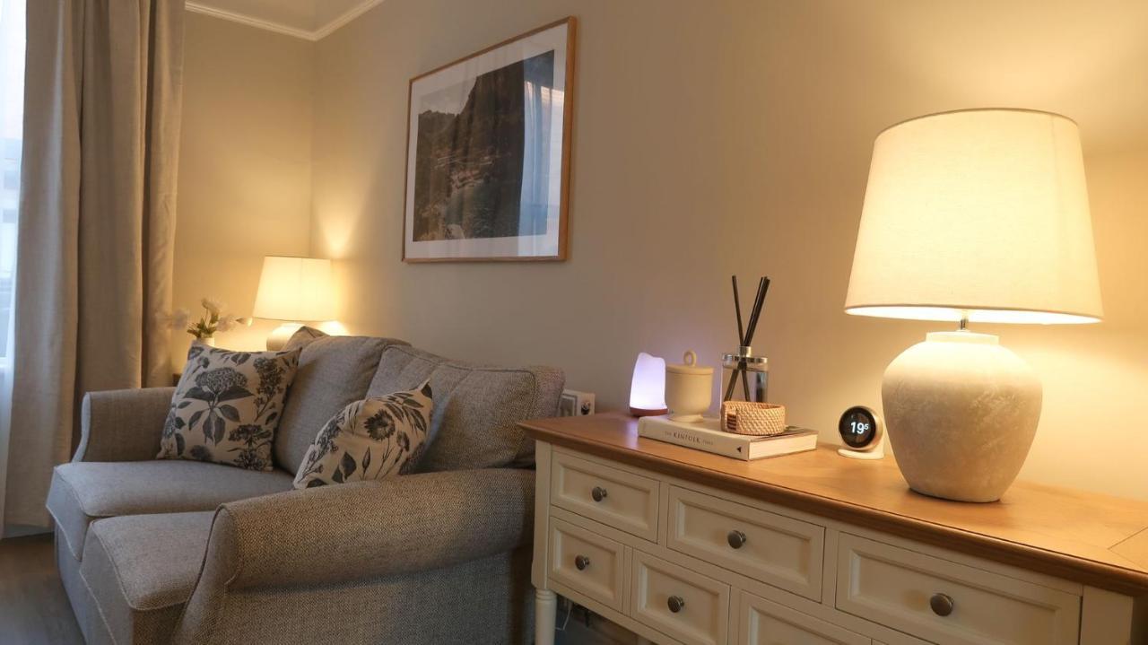 Luxury Living Outside The City Walls - Sleeps Six! Chester Exterior photo